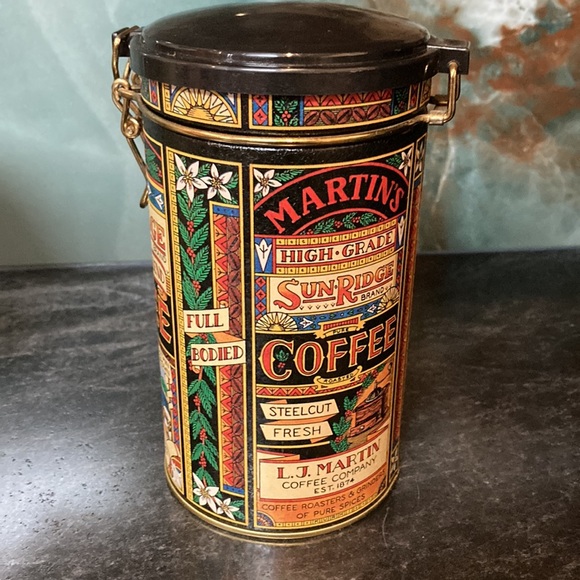 🔥Vintage Coffee Canister, Tin Can with Metal Latch. - Picture 2 of 6